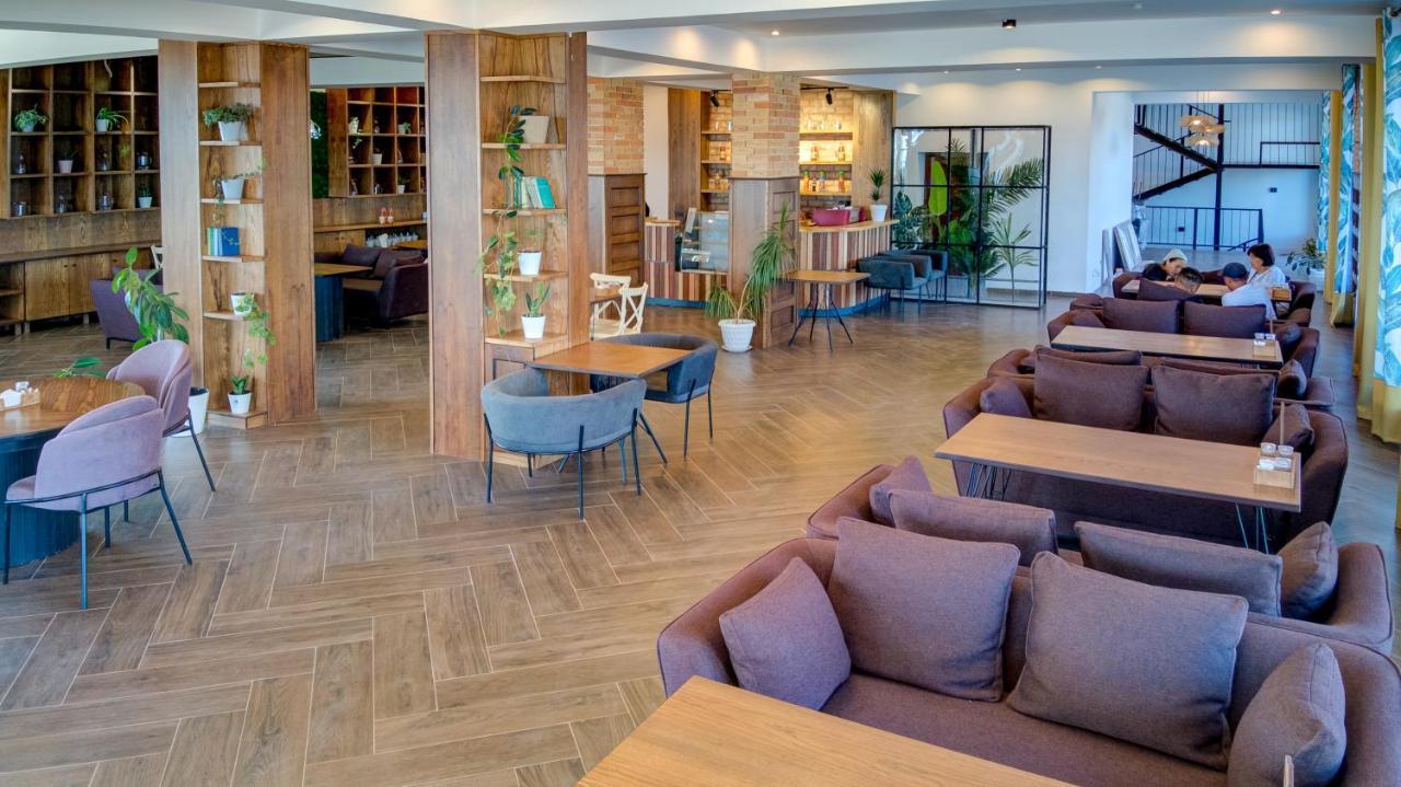 Olimp Hotel Bosteri Bagian luar foto